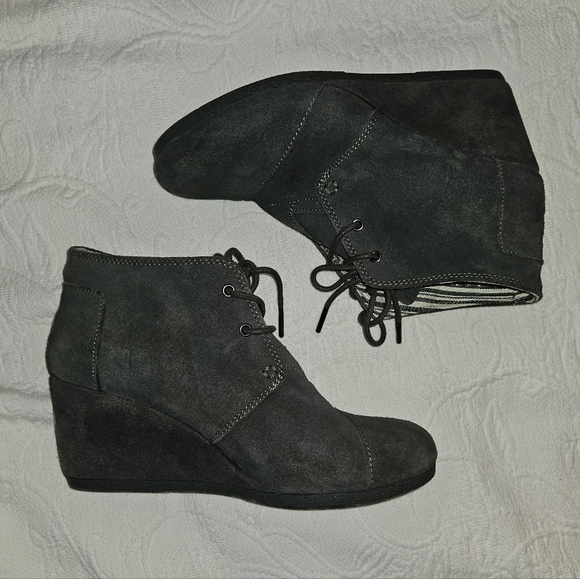 TOMS Dark Gray Suede Comfort Wedge Booties Shoes Women’s Size 9 Fall Boots - Picture 7 of 10
